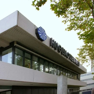 Hugenottenhalle